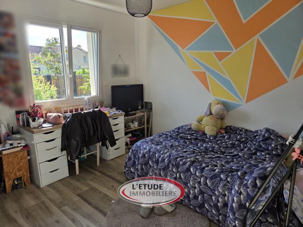 STE PAZANNE BOURG : Plain pied 134 m², 4 chambres, annexes sur 567 m² de terrain !