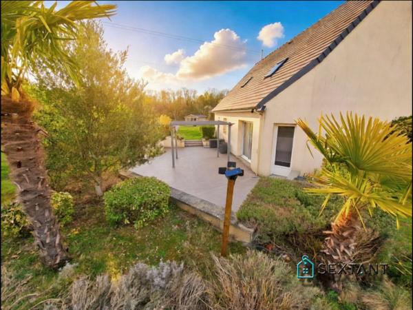 Maison avec grand jardin et vue dégagée