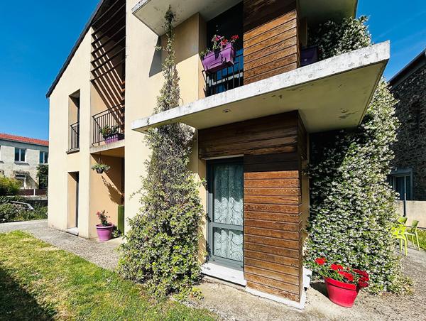 À vendre à Bagneux, découvrez cette maison contemporaine de 2009 mêlant confort moderne, volumes généreux et prestations haut de gamme dans un quartier calme