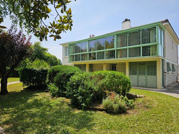 Maison à vendre La Couronne 3 chambres centre ville 170 m2