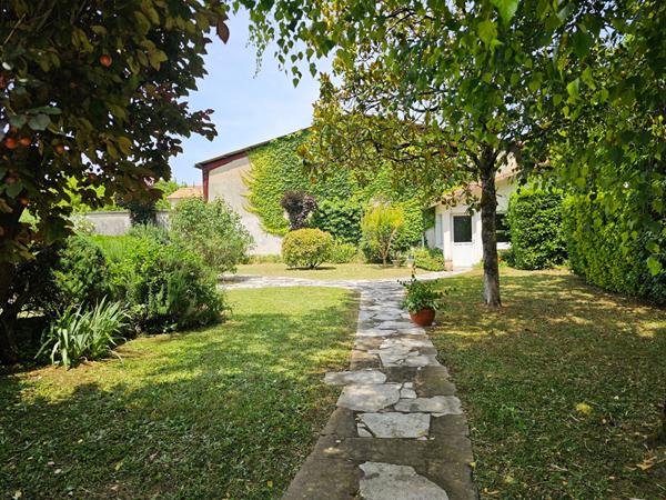 Maison à vendre La Couronne 3 chambres centre ville 170 m2