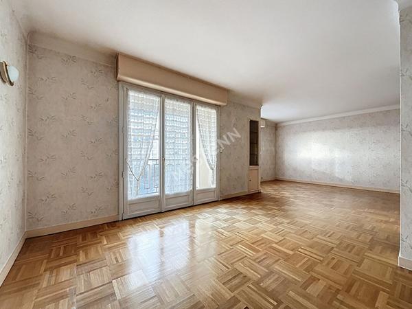 NANTES Rond Point de Vannes - Appartement 5 pièce(s) 111.54 m2 - 3 chambres / ascenseur / balcon / parking / DPE en C