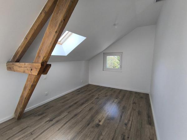 Bergerac idéal investiseurs authentique maison pierre de 5 pièces et 150 M2 louée avec plus de 10% de rentabilité