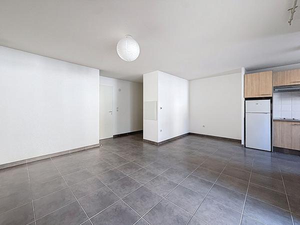 T3 64 m² + terrasse + 2 parkings Proximité centre Castanet