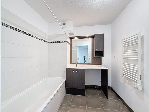 T3 64 m² + terrasse + 2 parkings Proximité centre Castanet