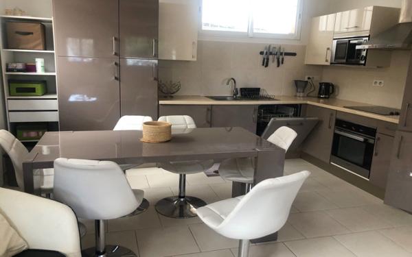 Immeuble à vendre    9 pièces •  Antibes