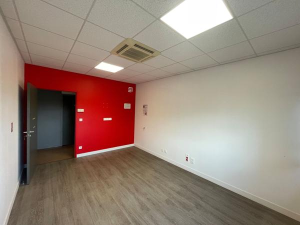 A LOUER IMMEUBLE DE BUREAUX 1296 M2 - COMPIEGNE ZAC DE MERCIÈRES