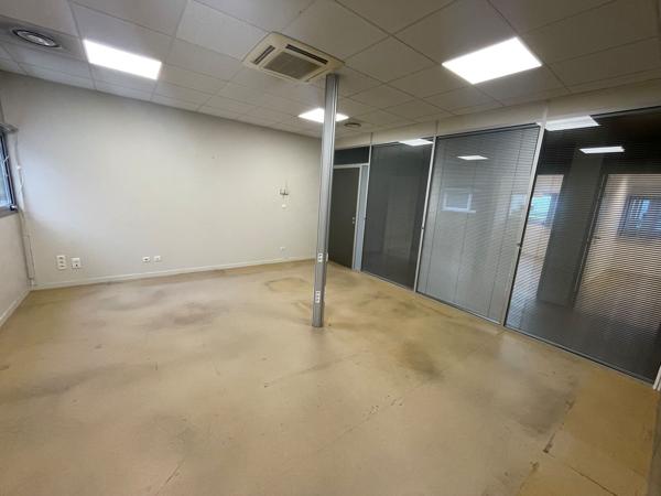A LOUER IMMEUBLE DE BUREAUX 1296 M2 - COMPIEGNE ZAC DE MERCIÈRES
