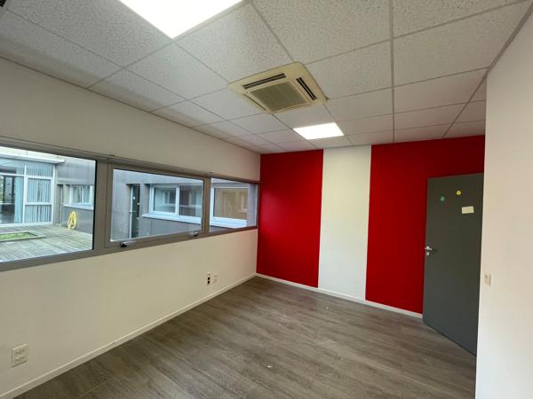 A LOUER IMMEUBLE DE BUREAUX 1296 M2 - COMPIEGNE ZAC DE MERCIÈRES