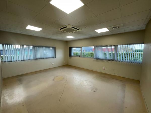 A LOUER IMMEUBLE DE BUREAUX 1296 M2 - COMPIEGNE ZAC DE MERCIÈRES