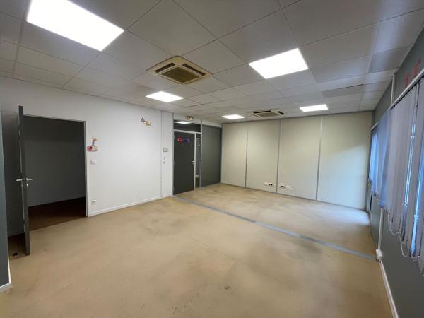 A LOUER IMMEUBLE DE BUREAUX 1296 M2 - COMPIEGNE ZAC DE MERCIÈRES