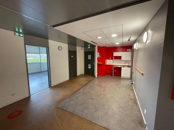 A LOUER IMMEUBLE DE BUREAUX 1296 M2 - COMPIEGNE ZAC DE MERCIÈRES