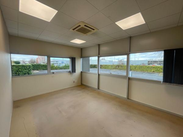 A LOUER IMMEUBLE DE BUREAUX 1296 M2 - COMPIEGNE ZAC DE MERCIÈRES