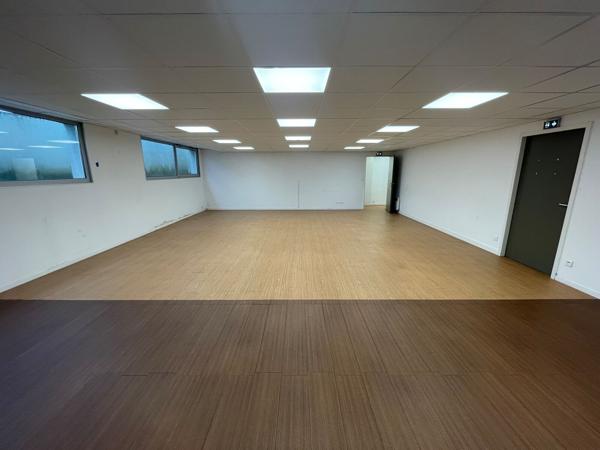 A LOUER IMMEUBLE DE BUREAUX 1296 M2 - COMPIEGNE ZAC DE MERCIÈRES