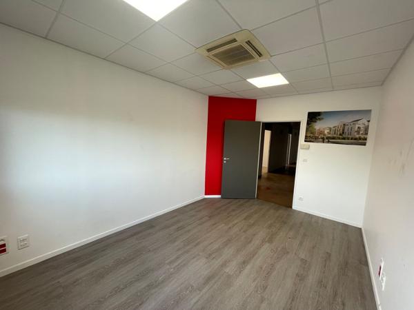 A LOUER IMMEUBLE DE BUREAUX 1296 M2 - COMPIEGNE ZAC DE MERCIÈRES
