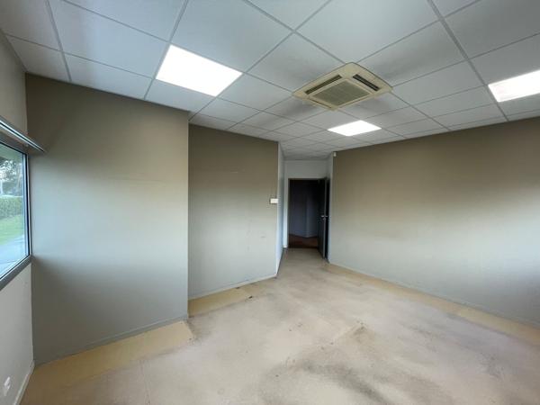 A LOUER IMMEUBLE DE BUREAUX 1296 M2 - COMPIEGNE ZAC DE MERCIÈRES