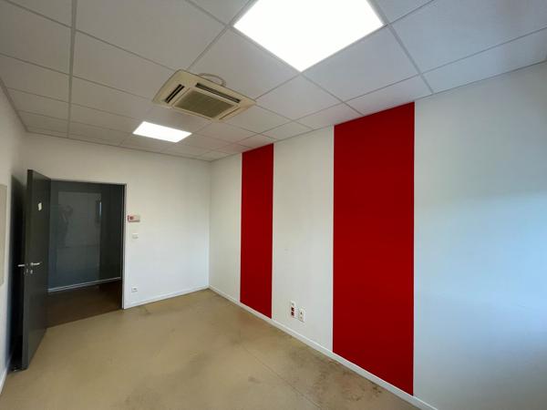 A LOUER IMMEUBLE DE BUREAUX 1296 M2 - COMPIEGNE ZAC DE MERCIÈRES