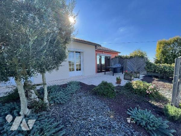 Argentonnay, charmante maison sur sous-sol complet, offrant de beaux volumes et une vue panoram...