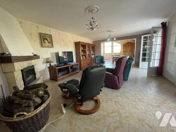 Argentonnay, charmante maison sur sous-sol complet, offrant de beaux volumes et une vue panoram...