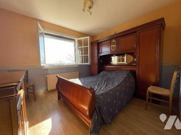 Argentonnay, charmante maison sur sous-sol complet, offrant de beaux volumes et une vue panoram...