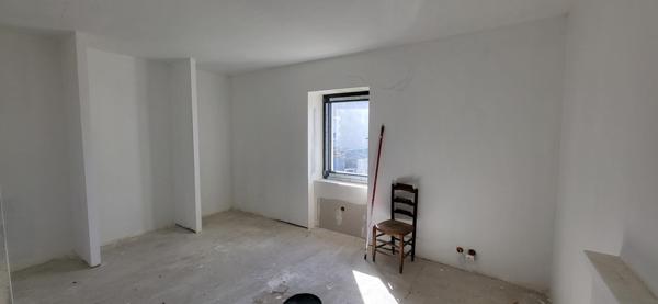 Centre bourg, bel ensemble à rénover, 2 logements