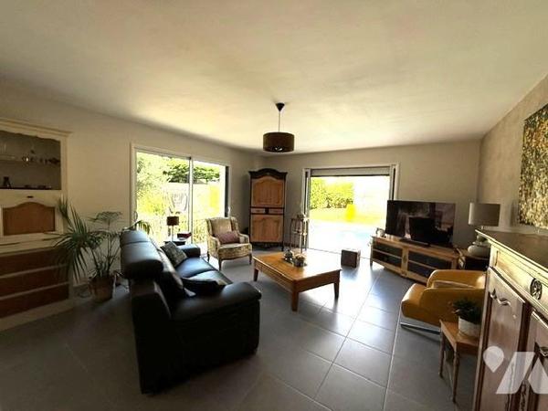 BOUCHEMAINE/PRUNIERS MAISON CONTEMPORAINE EN PARFAIT ETAT AVEC 5 CH JARDIN ET PISCINE AU CALME 