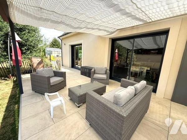 BOUCHEMAINE/PRUNIERS MAISON CONTEMPORAINE EN PARFAIT ETAT AVEC 5 CH JARDIN ET PISCINE AU CALME 