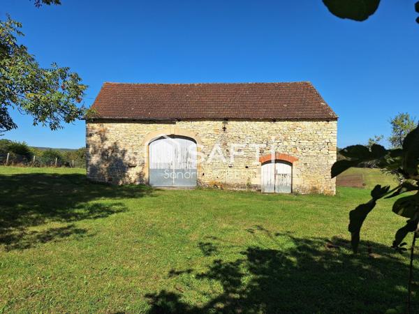 Ancien corps de ferme en pierre avec 2 hectares - Vue dégagée