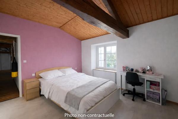 Maison type longère de 5 chambres, garages, grand terrain, é