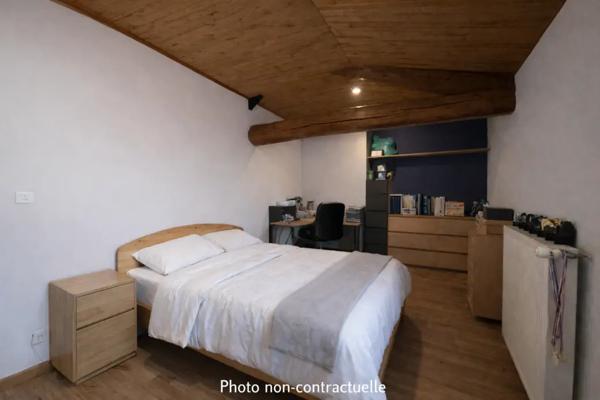 Maison type longère de 5 chambres, garages, grand terrain, é