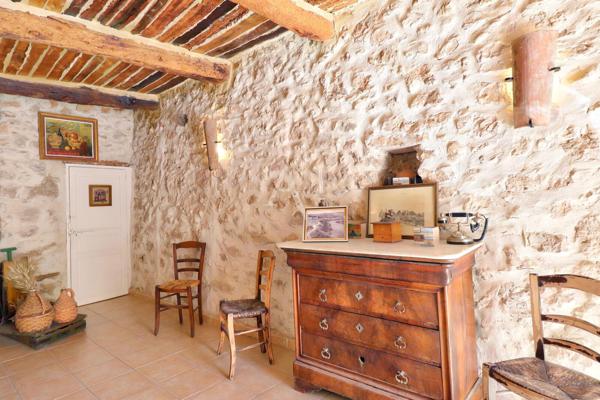 APPARTEMENT DE CHARME À QUINSON 67M2