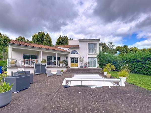 Vabres-l'Abbaye (12400) Villa T6 sur 5200m2 terrain avec piscine
