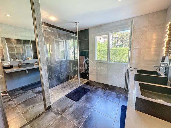 Vabres-l'Abbaye (12400) Villa T6 sur 5200m2 terrain avec piscine