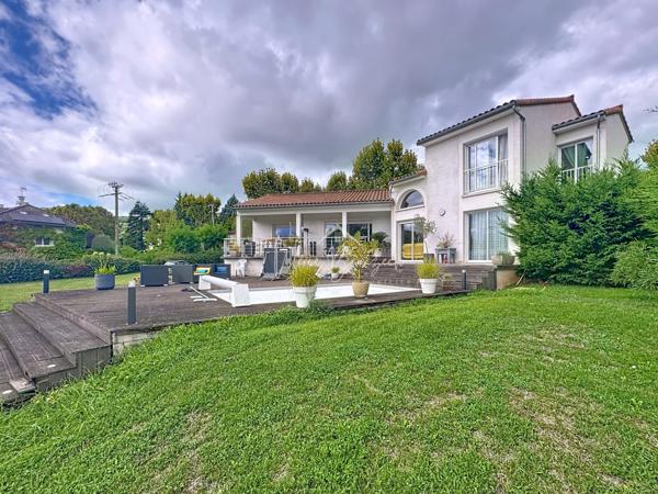 Vabres-l'Abbaye (12400) Villa T6 sur 5200m2 terrain avec piscine