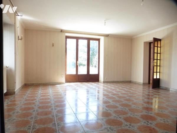 LA CHAPELLE GLAIN, maison individuelle de plain-pied, garage et terrain de 6323 m²