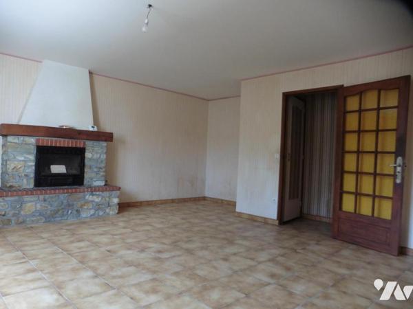 LA CHAPELLE GLAIN, maison individuelle de plain-pied, garage et terrain de 6323 m²