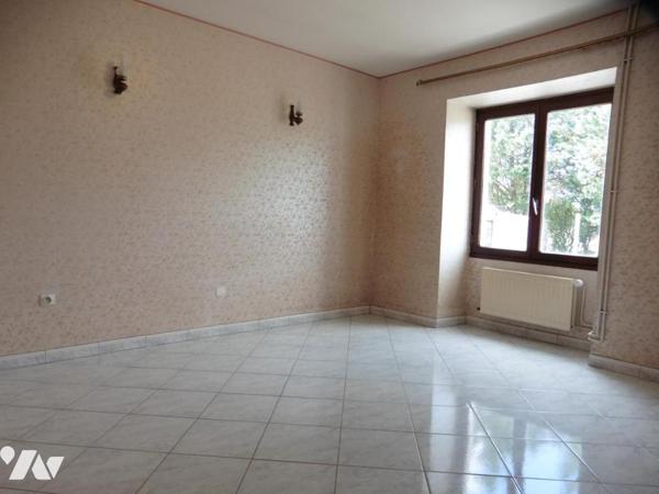 LA CHAPELLE GLAIN, maison individuelle de plain-pied, garage et terrain de 6323 m²