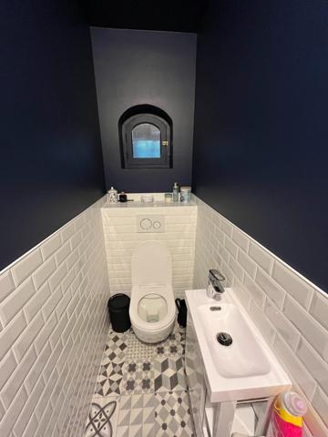 MAISON  AVEC DE BEAUX VOLUMES ET DECORATION SOIGNEE