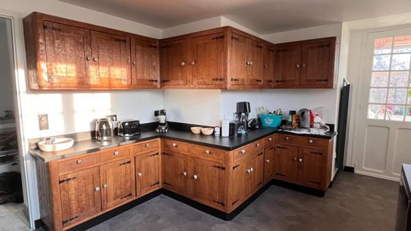 MAISON  AVEC DE BEAUX VOLUMES ET DECORATION SOIGNEE