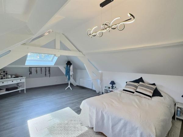 MAISON  AVEC DE BEAUX VOLUMES ET DECORATION SOIGNEE