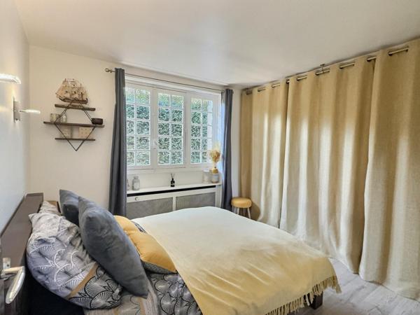 MAISON  AVEC DE BEAUX VOLUMES ET DECORATION SOIGNEE