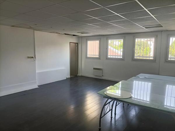 Immobilier Ivry-sur-Seine (94200) – Bureau 70.6m2 – 1 295 €