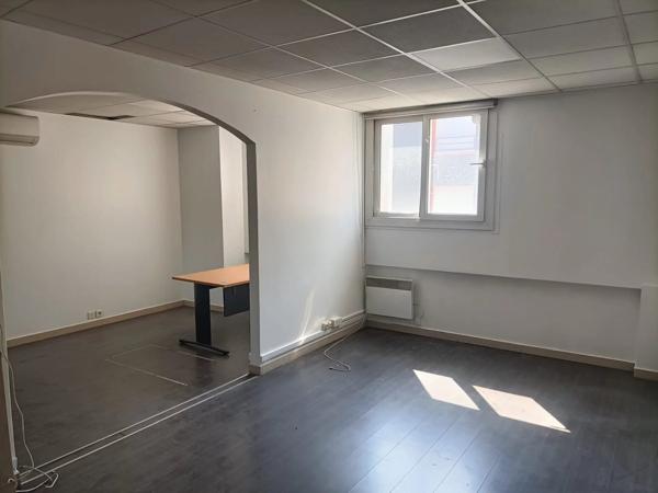 Immobilier Ivry-sur-Seine (94200) – Bureau 70.6m2 – 1 295 €