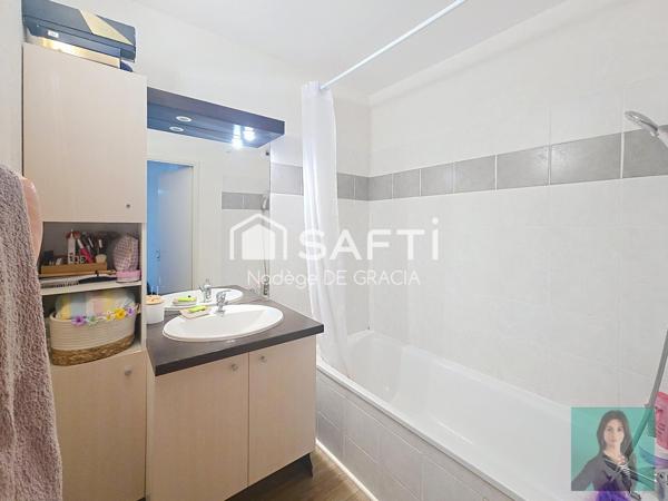 Superb appartement T2 rénovée avec balcon  et place de parking