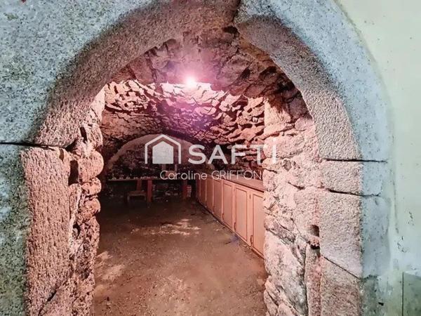 CHARME ET CACHET POUR CETTE MAISON EN PIERRE