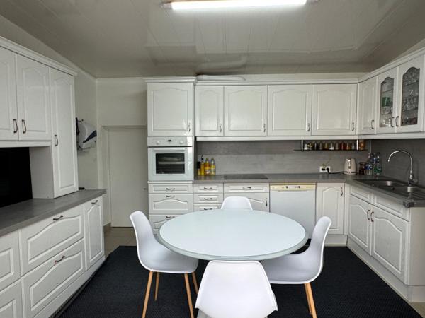 JOLIE MAISON: 4 CHAMBRES, JARDIN & GARAGE