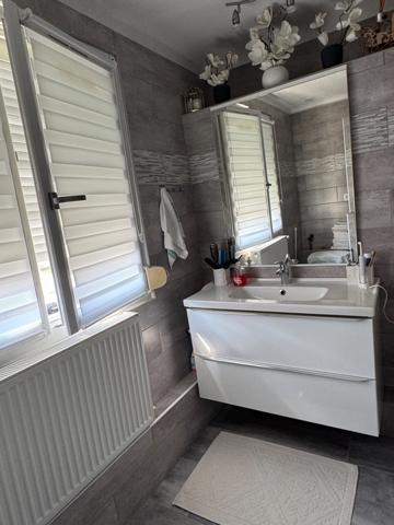 JOLIE MAISON: 4 CHAMBRES, JARDIN & GARAGE