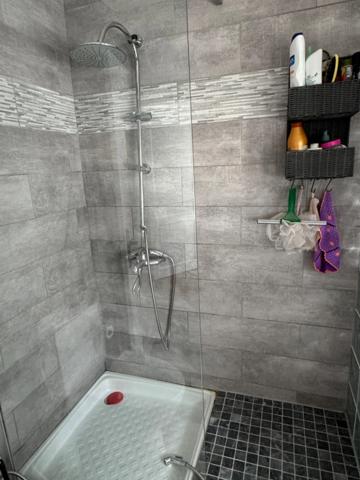 JOLIE MAISON: 4 CHAMBRES, JARDIN & GARAGE