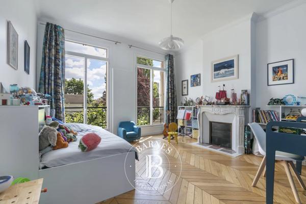 Asnières-sur-Seine, Maison 6 Chambres -  232 m² à vendre