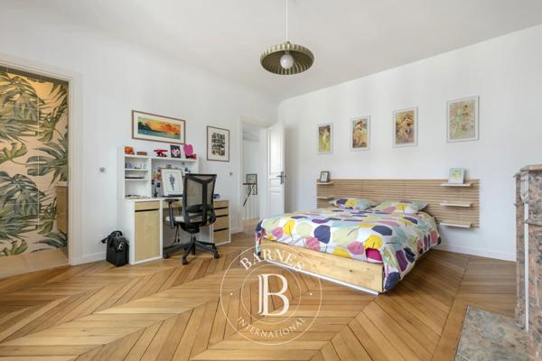Asnières-sur-Seine, Maison 6 Chambres -  232 m² à vendre